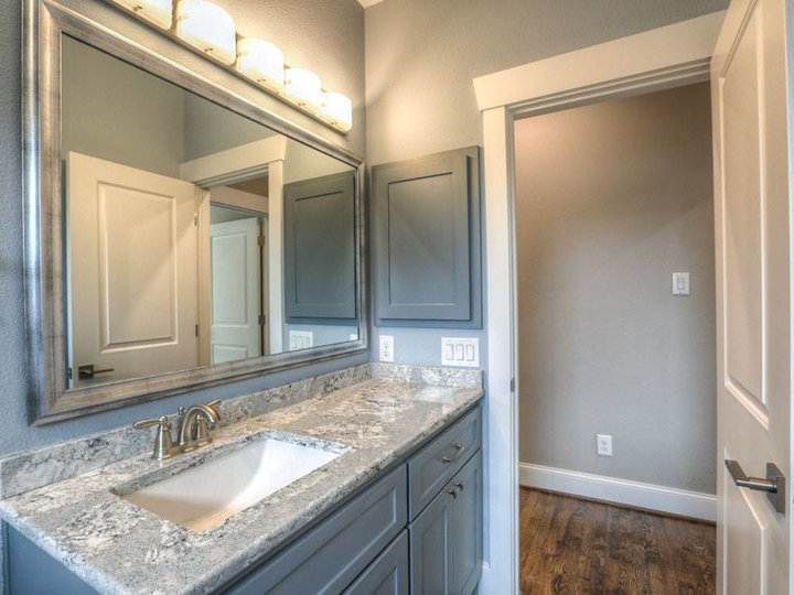 Traditional Bathroom - Bathroom