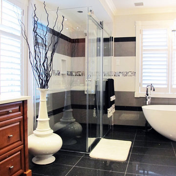 Hi-class master bathroom