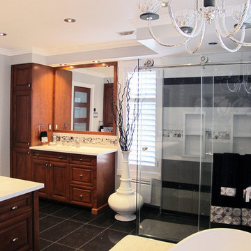 Hi-class master bathroom