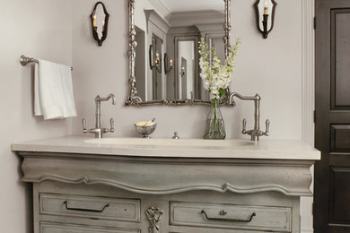 Inspiration for a victorian bathroom remodel in St Louis