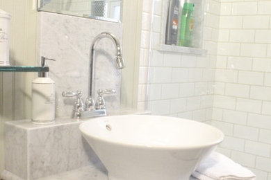 シカゴにあるトランジショナルスタイルのおしゃれな浴室の写真