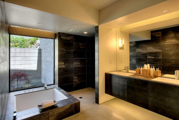 Modern Bathroom by Renzo J Nakata Architects