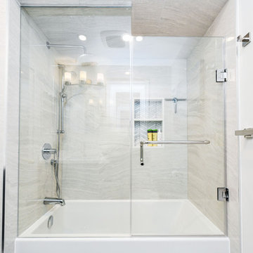 Hinged Shower Glass with Tub