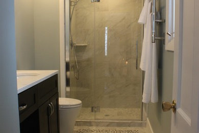 Example of a classic bathroom design in Burlington