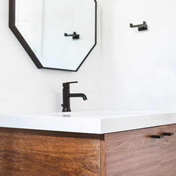 Holly Leaf : Walnut and Black bath
