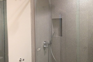 Example of a trendy bathroom design in Los Angeles