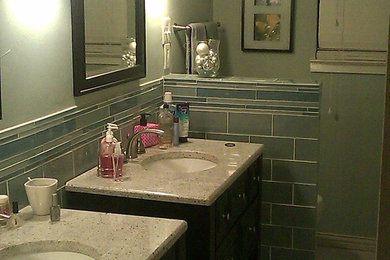 Example of a mid-sized classic kids' bathroom design in Houston