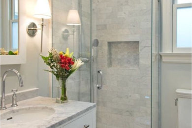 バーミングハムにあるコンテンポラリースタイルのおしゃれな浴室の写真