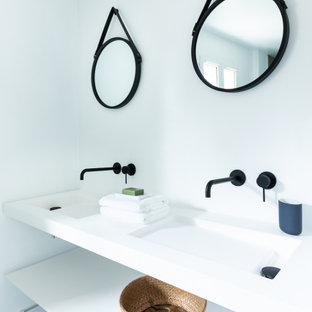 Aménagement d'une salle de bain bord de mer.