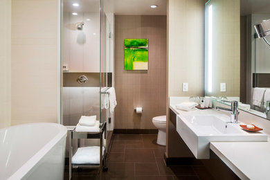 Exemple d'une salle de bain principale tendance de taille moyenne.