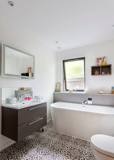 Contemporary Bathroom by Penton Architects Ltd