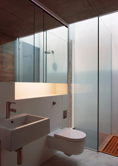 コンテンポラリー 浴室 by Eldridge London