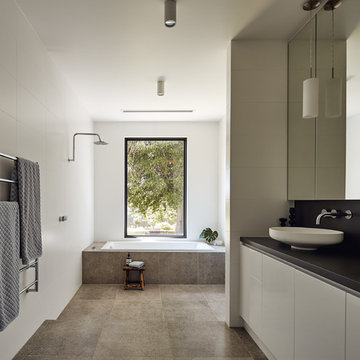 House in Silhouette - Ensuite