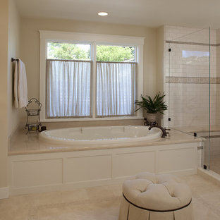 Immagine di una stanza da bagno tradizionale con lavabo sottopiano, ante con bugna sagomata, ante bianche, vasca da incasso, doccia alcova, piastrelle bianche, piastrelle diamantate e top beige