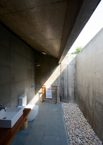 Moderno Cuarto de baño by Architecture BRIO