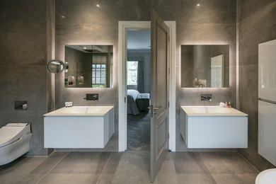 Inspiration for a large contemporary bathroom in London.