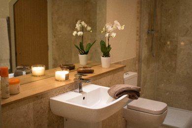 他の地域にあるコンテンポラリースタイルのおしゃれな浴室の写真