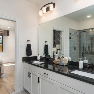 Houston, Texas | Midtown at Magnolia - Yosemite F Owner's Bathroom