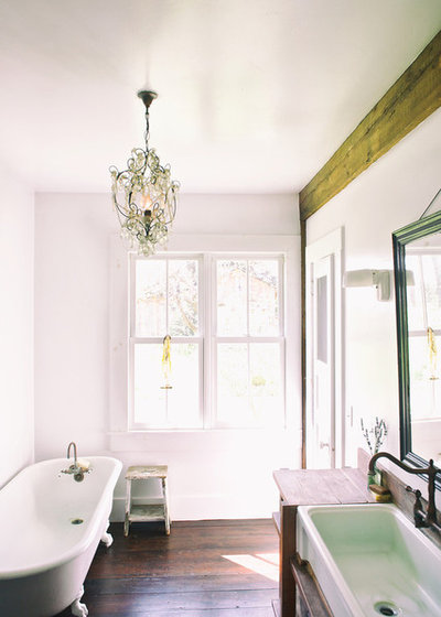 Shabby-chic Style Bathroom by Michelle Pattee