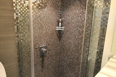 Bathroom - modern bathroom idea in San Diego