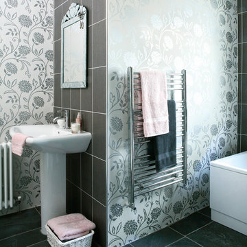 idealhomemag- bathroom wallpaper