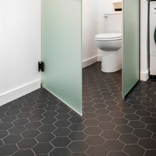 75+ Badezimmer mit schwarz-weißen Fliesen und Wäscheaufbewahrung Ideen