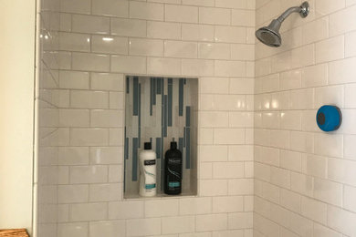 トラディショナルスタイルのおしゃれな浴室の写真