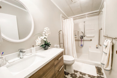 Example of a trendy bathroom design