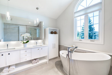 Inspiration for a contemporary bathroom remodel in Ottawa