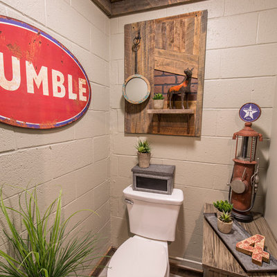 Small mountain style 3/4 beige floor bathroom photo in Nashville with a one-piece toilet and beige walls