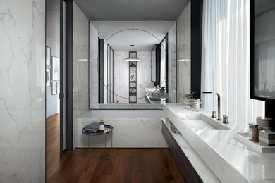 Foto de cuarto de baño contemporáneo con paredes blancas, encimera de cuarzo compacto, suelo marrón y encimeras blancas