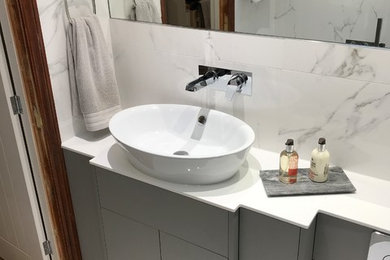 エセックスにあるコンテンポラリースタイルのおしゃれな浴室の写真