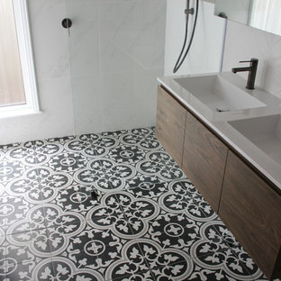 75+ Bäder mit Kalkstein-Waschbecken/Waschtisch und bunter