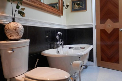 バンクーバーにあるトラディショナルスタイルのおしゃれな浴室の写真