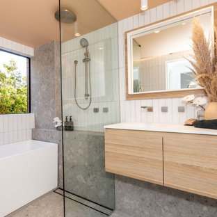 Photo of a contemporary bathroom in Sydney.