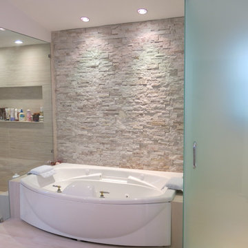 Bathrooom with Snowhite Format Wall with Format Panels