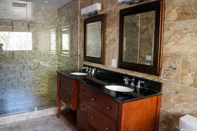 Example of a bathroom design in Los Angeles