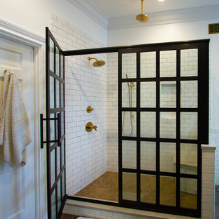 Imagen de cuarto de baño principal, bohemio, extra grande, con armarios con paneles empotrados, puertas de armario blancas, ducha doble, sanitario de dos piezas, baldosas y/o azulejos multicolor, baldosas y/o azulejos de cemento, paredes blancas, suelo de baldosas de porcelana, lavabo bajoencimera, encimera de cuarcita, suelo marrón, ducha con puerta con bisagras y encimeras beige