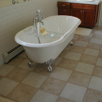 Jack and Jill Bathroom with Claw Foot Tub