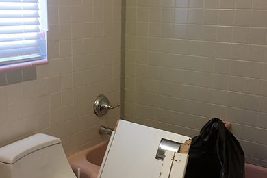 Minimalist bathroom photo in New York