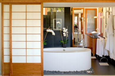 Example of a zen bathroom design in Los Angeles