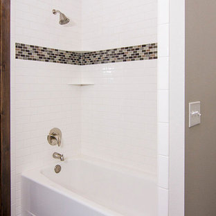 75+ Bäder mit Vinylboden und Einbauwaschbecken Ideen & Bilder - August