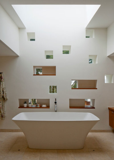 Contemporary Bathroom by Hudson Architects