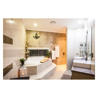 Jimboomba - Boutique Acreage Property - Contemporary - Bathroom ...
