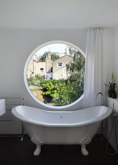 トラディショナル 浴室 by Paul Archer Design