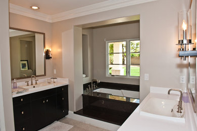フェニックスにあるコンテンポラリースタイルのおしゃれな浴室の写真
