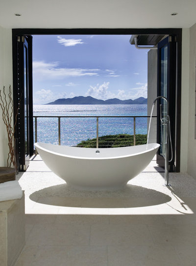 Tropical Bathroom by SKOLNICK Architecture & Design Partnership