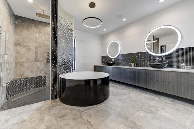 Contemporary Bathroom by Hoxton Homes Inc.