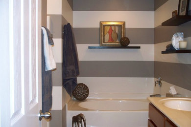 Example of a minimalist bathroom design in Charlotte