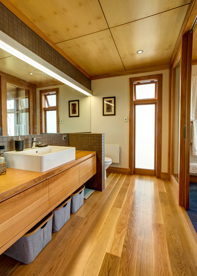 Bathroom by Arthouse Architects
